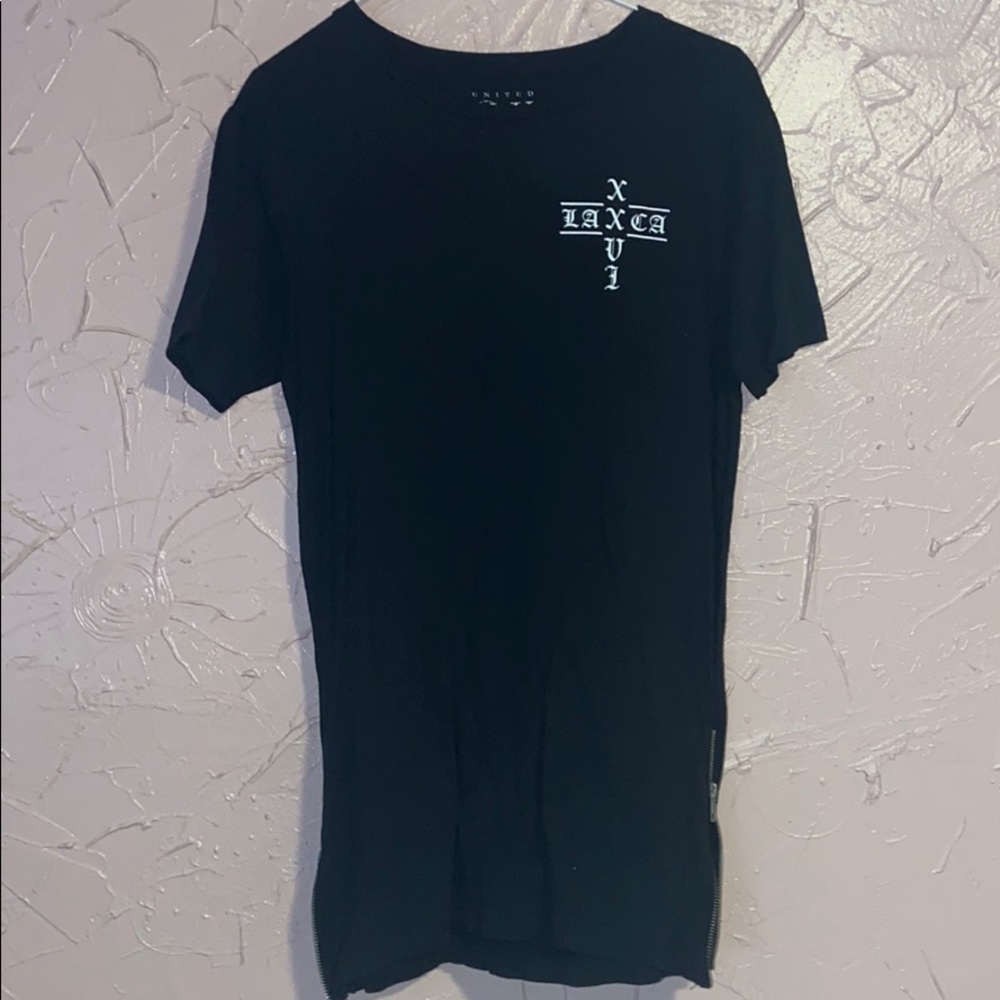 Black tee